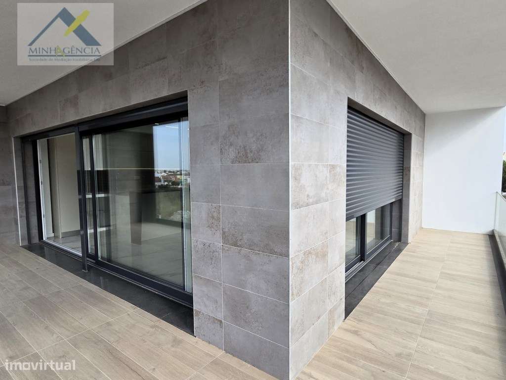 Apartamento T3 Novo com garagem e piscina no Montijo-9