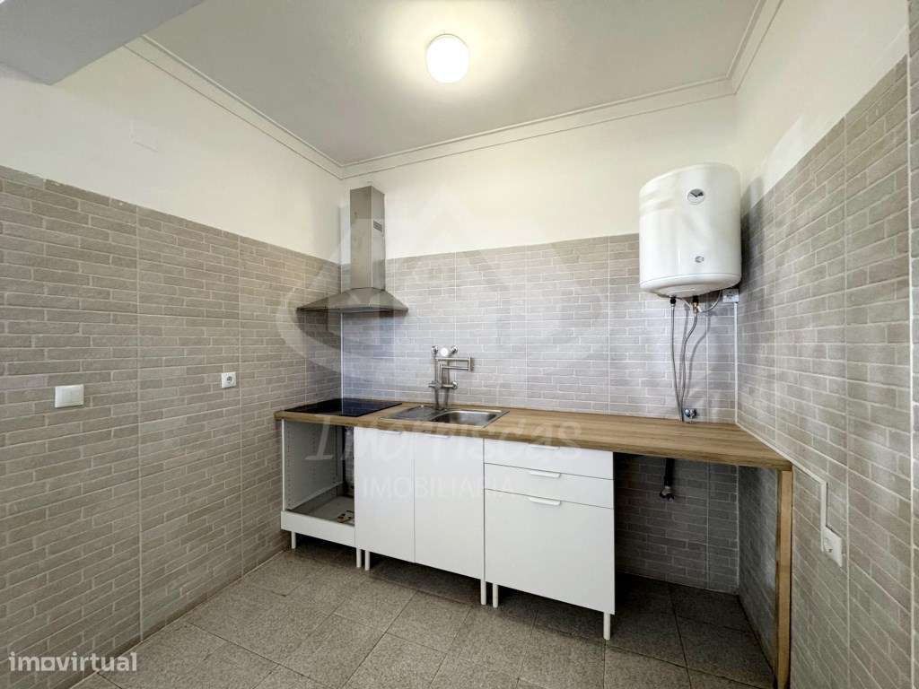 Apartamento T0 remodelado e pronto a habitar no Forte da Casa - Grande imagem: 4/21