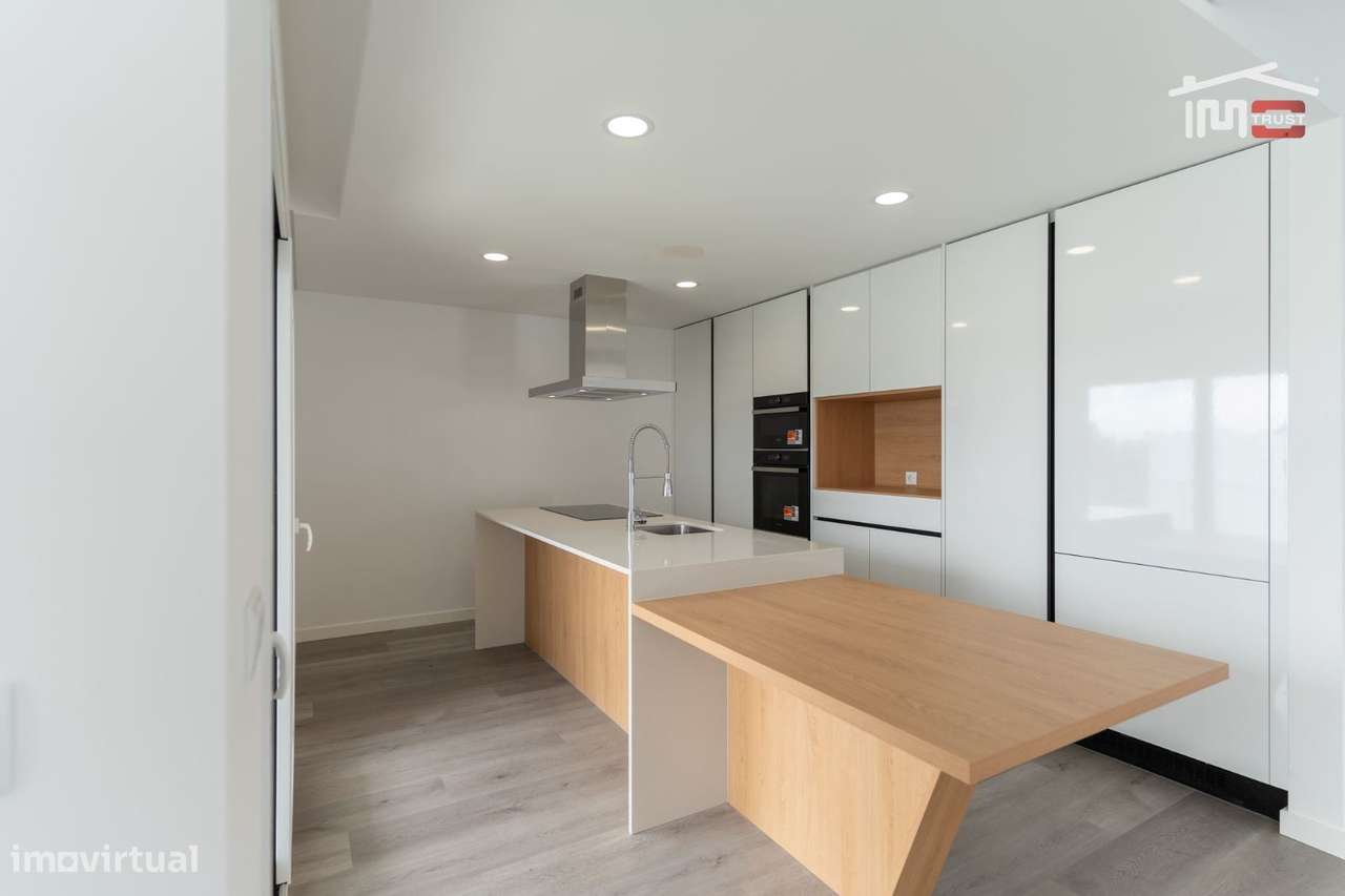 Moradias geminada de excelência a poucos  km da costa da Caparica - Grande imagem: 4/28