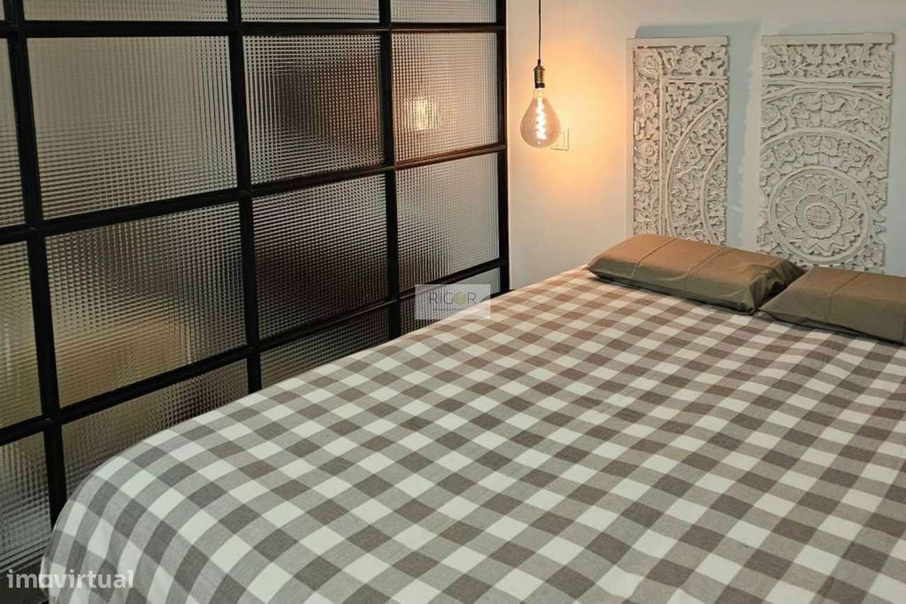 Apartamento T0 com terraço de 35m2 a Poente a 600 metros da praia, em-4