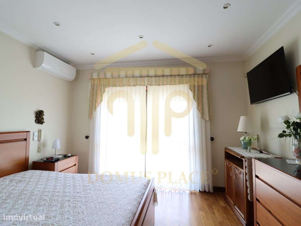 Moradia com Cave, Piscina e Terreno de 1878m² - Lavra
Vendida tota...-18