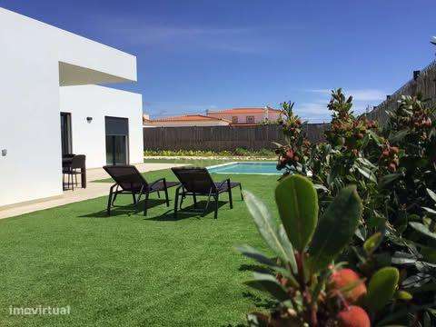 Luxo e Tranquilidade em Sagres: Uma Moradia Contemporânea à espera de-40