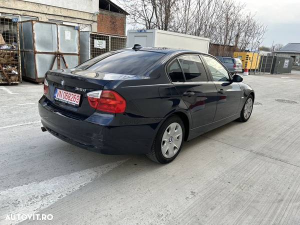 BMW Seria 3 318d Touring - 3