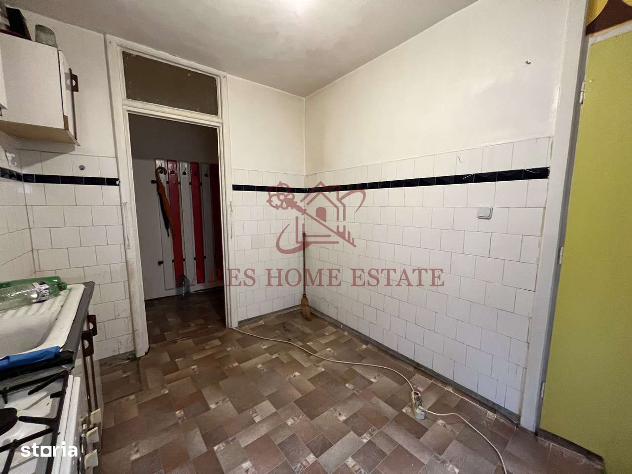 Etaj 1, 3 camere, spatios, 2 băi, centrală proprie – zonă excelentă-11