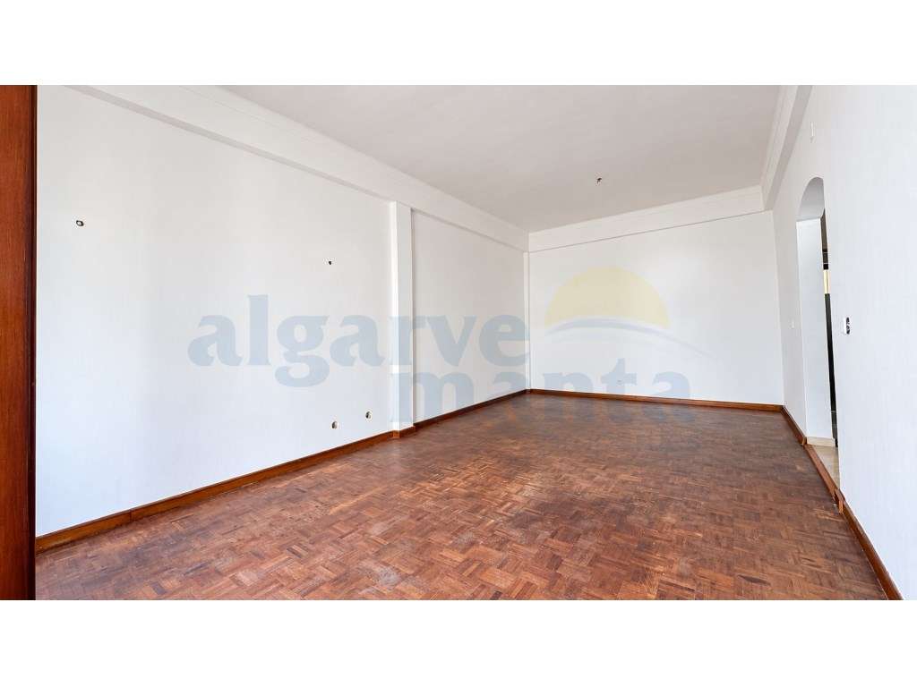 Apartamento T2 para Remodelar na Porta Nova - Tavira | Excelente Po...-7