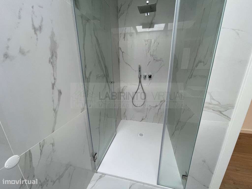 Vende-se Moradias T4 em Condomínio privado, no Fanqueiro - Loures-21