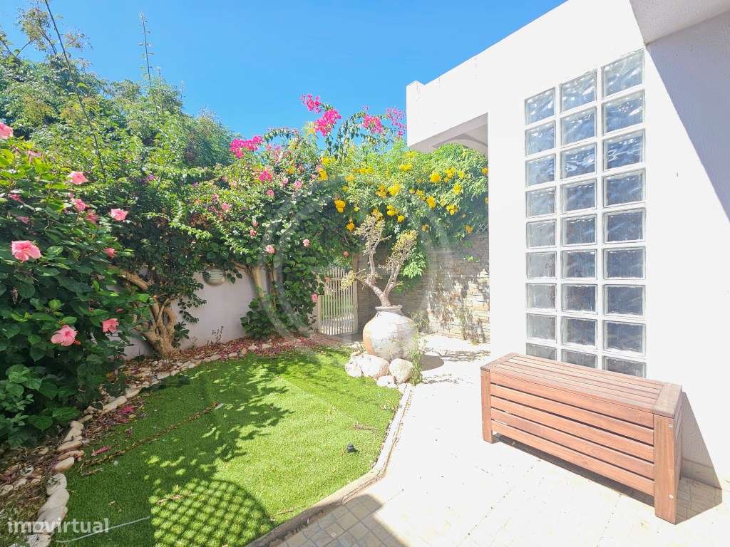 Moradia T3 com piscina e jardim comuns na Marina de Vilamoura-36