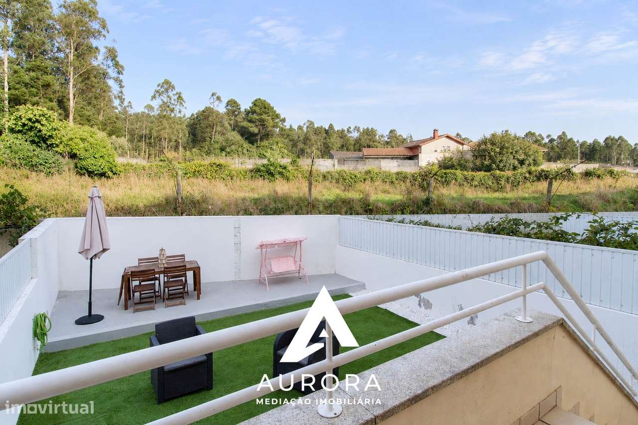 Moradia T3 em Lobão | Áreas amplas, terraço e garagem para três viatur-10