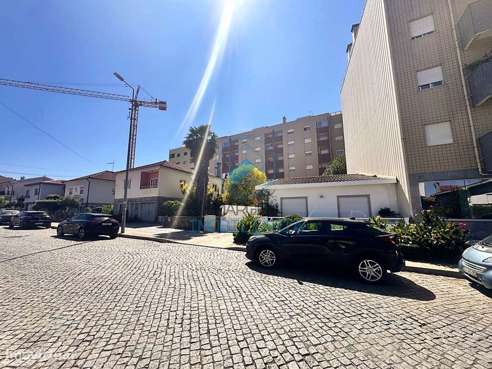 T2 com 2 varandas e garagem | Centro Famalicão-14