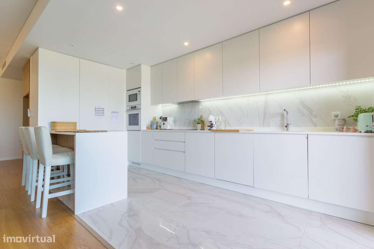 T4 em Condomínio Fechado com Vista Rio - Alcochete-27