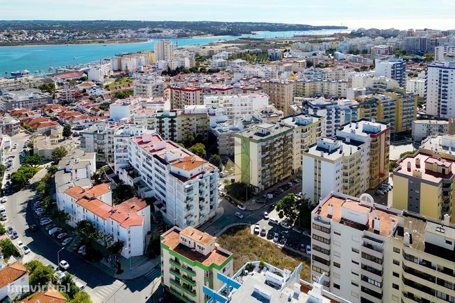 Apartamento T4 Completamente Renovado em Portimão-30