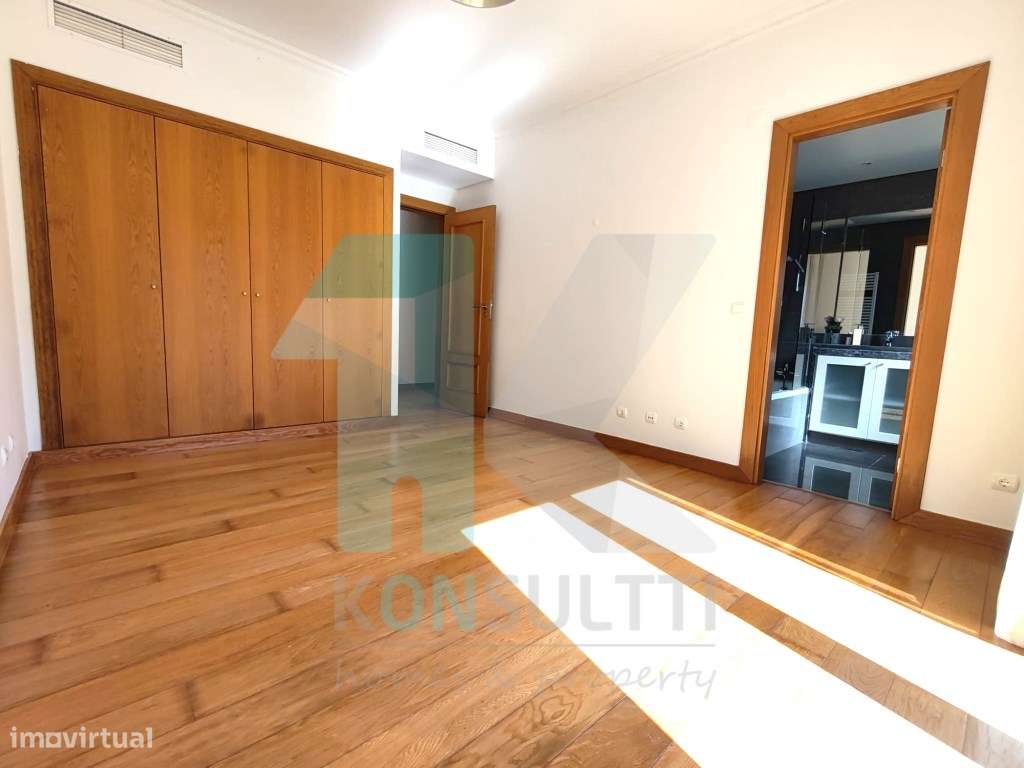 Moradia de luxo T4 com piscina no prestigiado condomínio fechado da...-15