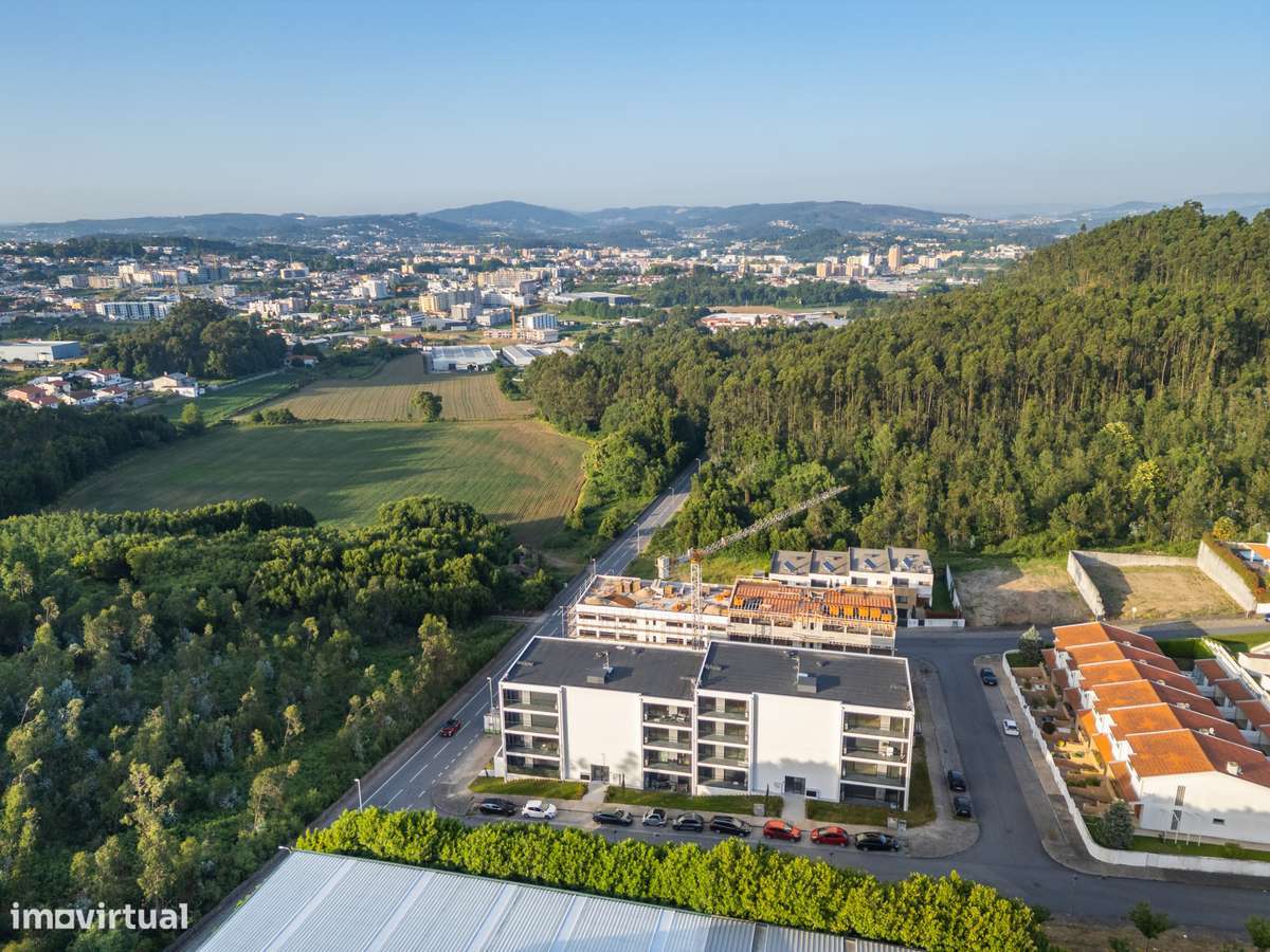 Apartamento T3 Novo com Vistas & Varanda-5