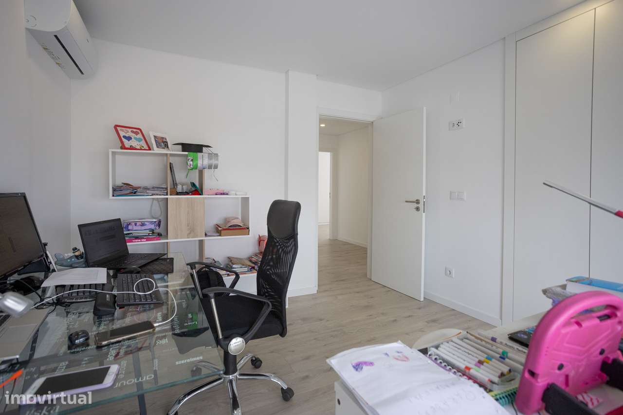 Moradia T4 Semi-Nova-24