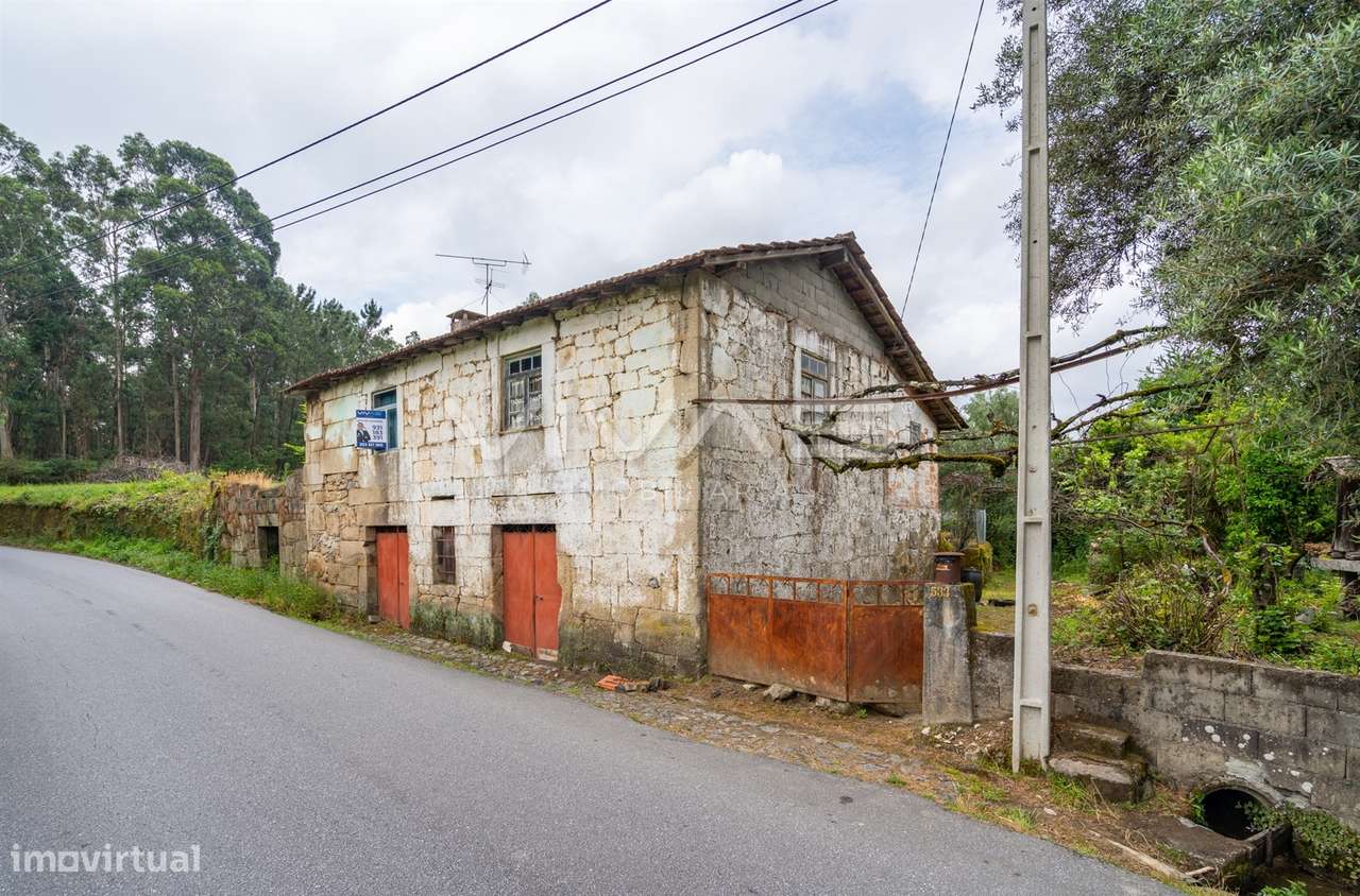 Moradia individual T3 para recuperar em Vilarinho, Vila Verde - Grande imagem: 2/19