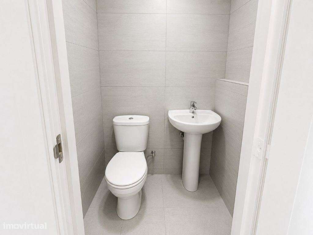 Apartamento T3 totalmente remodelado, a estrear, no Vale da Amoreir...-11