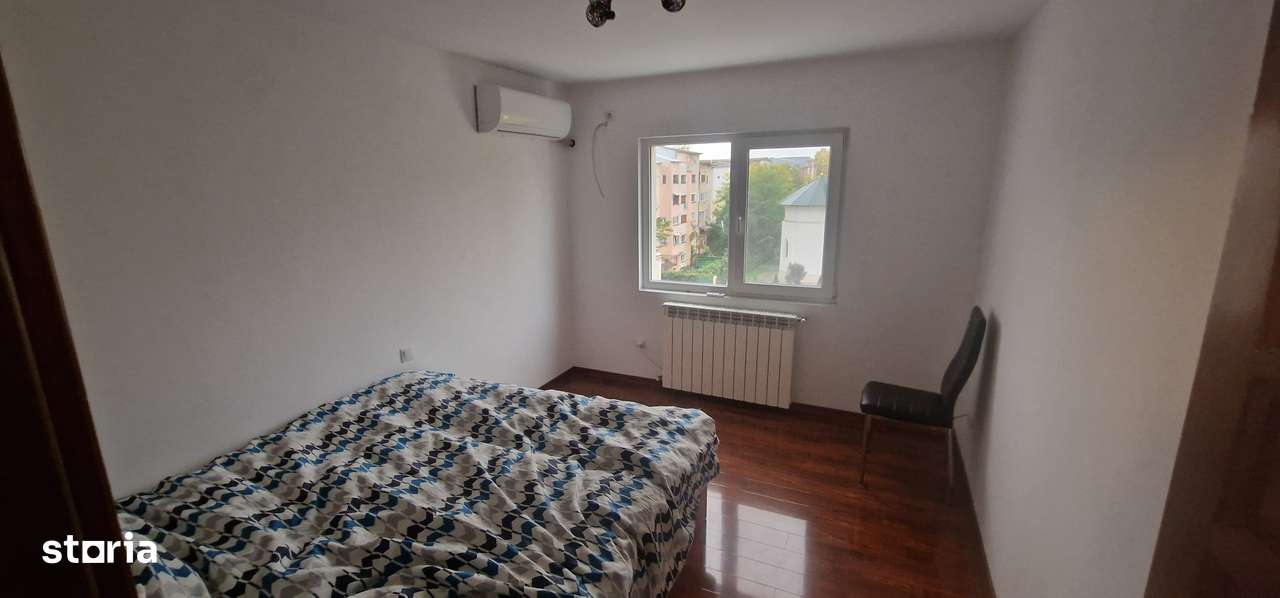 Apart. CU AMENAJARI DE LUX - 3 camere, etaj 4,  Barlad, zona : Polimed-9