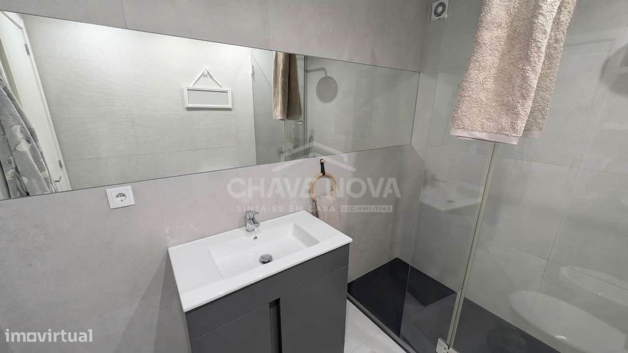 T1+1 Renovado c/ Terraço (70m2) e Lugar de Garagem em Valadares-26