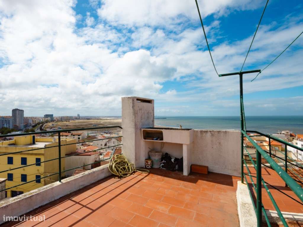 Moradia T2+2 em Buarcos - Vistas Maravilhosas sobre o Mar e a Cidade.-21