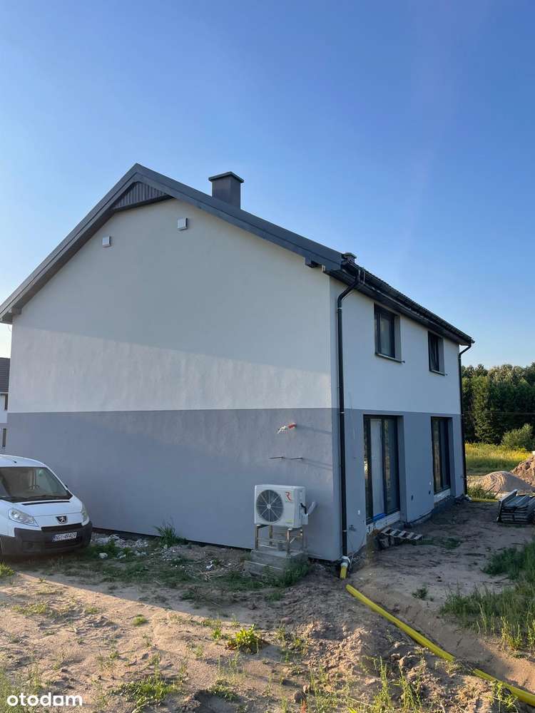 Dom w Zabudowie Bliźniaczej w Pobliżu Jeziora.-2