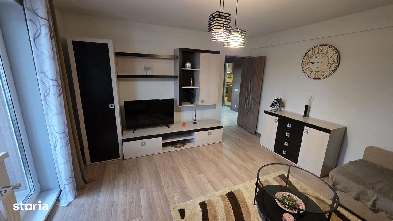 Ofer spre inchiriere ap cu 3 camere - Imagine principală: 2/12