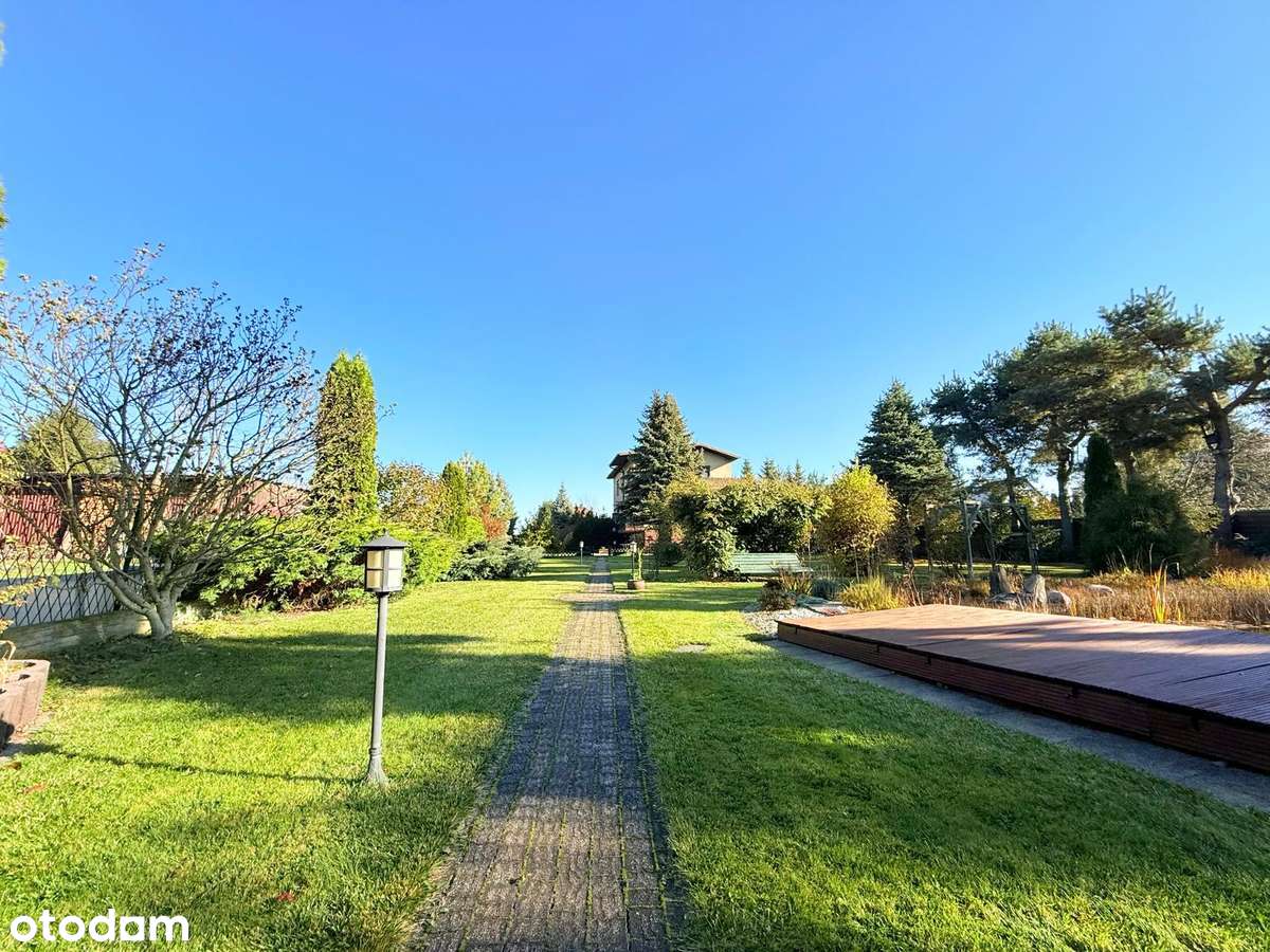 Klimatyczny dom z basenem i salą bilardową-5