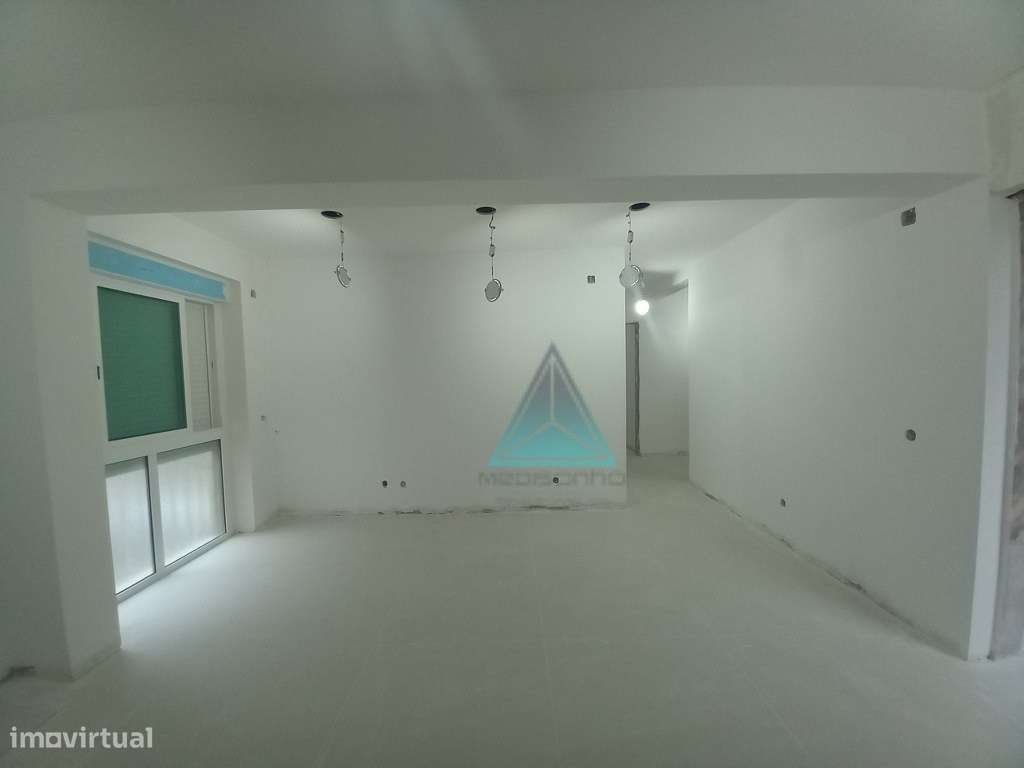 Apartamento T2 Totalmente Remodelado - Feijó/Laranjeiro - Grande imagem: 3/23