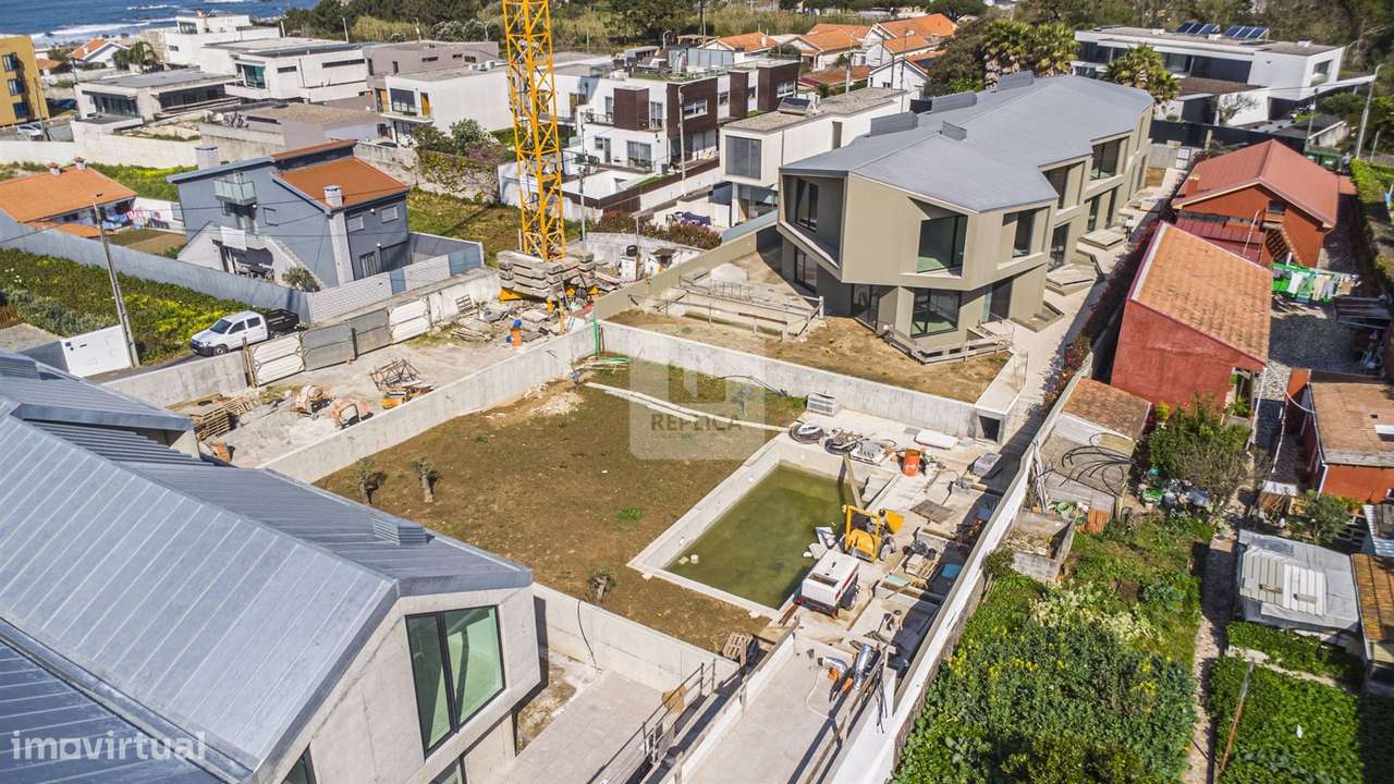 Moradia T3+1 em Canidelo a escassos metros da linha de mar-48