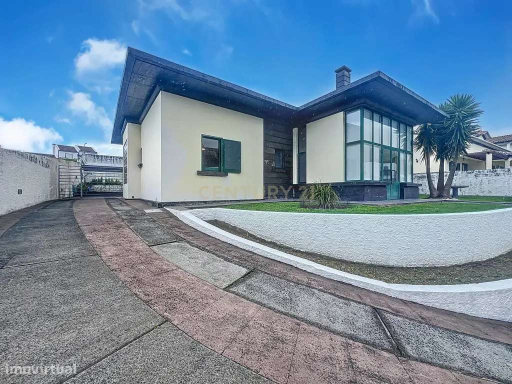 Estilo e Localização em Harmonia – Moradia T4 Junto à Praia do Degredo - Grande imagem: 3/60