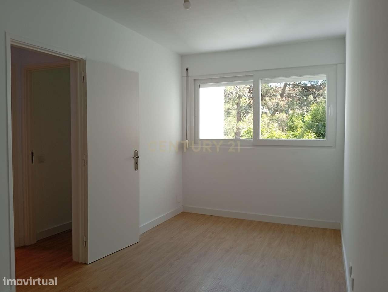 Apartamento T2 completamente remodelado na prestigiada e tranquila zon-9