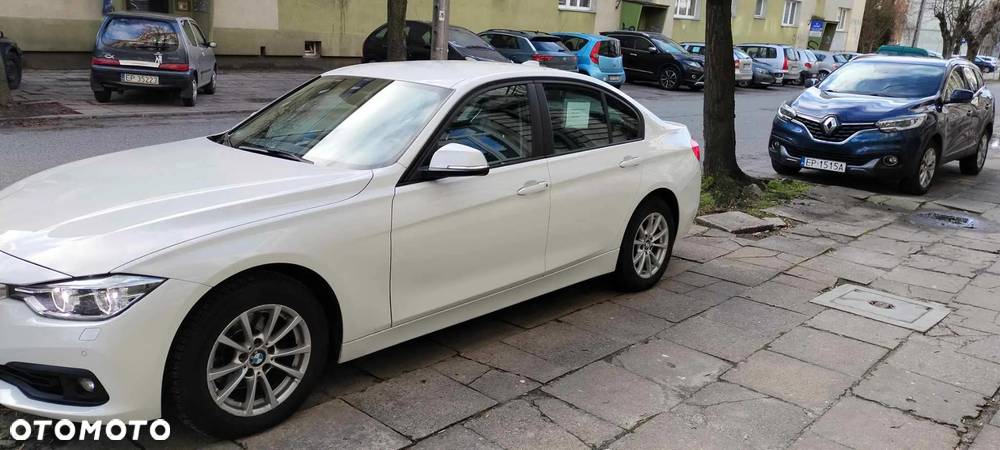 BMW Seria 3 318i - 4