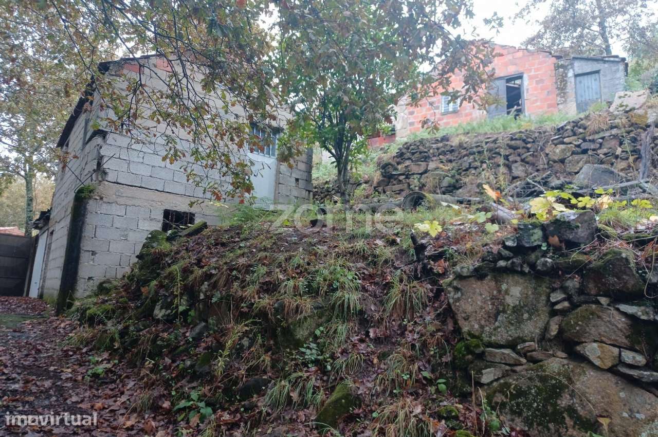 Oportunidade Única: 2 Artigos Urbanos para Obras + 3 Terrenos-Alvite-10