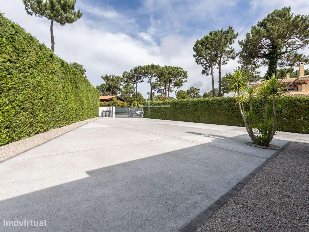 Moradia isolada T4, arquitetura contemporânea com garagem e piscina...-52