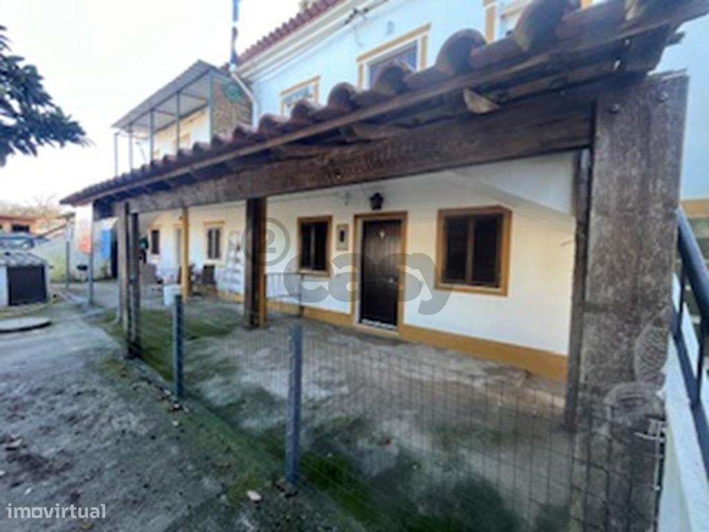 Andar de Moradia T2 com lugar de garagem e quintal em partes comuns de - Grande imagem: 5/28