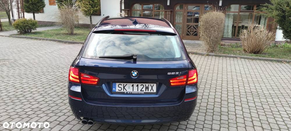 BMW Seria 5 523i Touring - 23