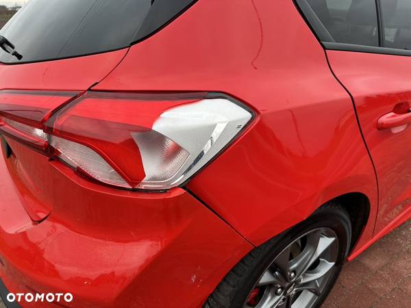 Ford Focus 1.0 EcoBoost ST-Line Red ASS - 19