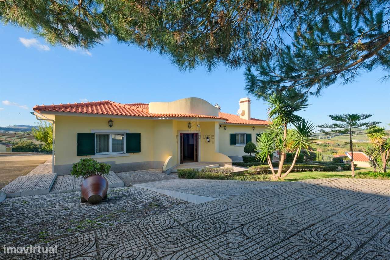 Moradia Isolada T4 com piscina, campo de ténis e logradouro em Cachoei-15