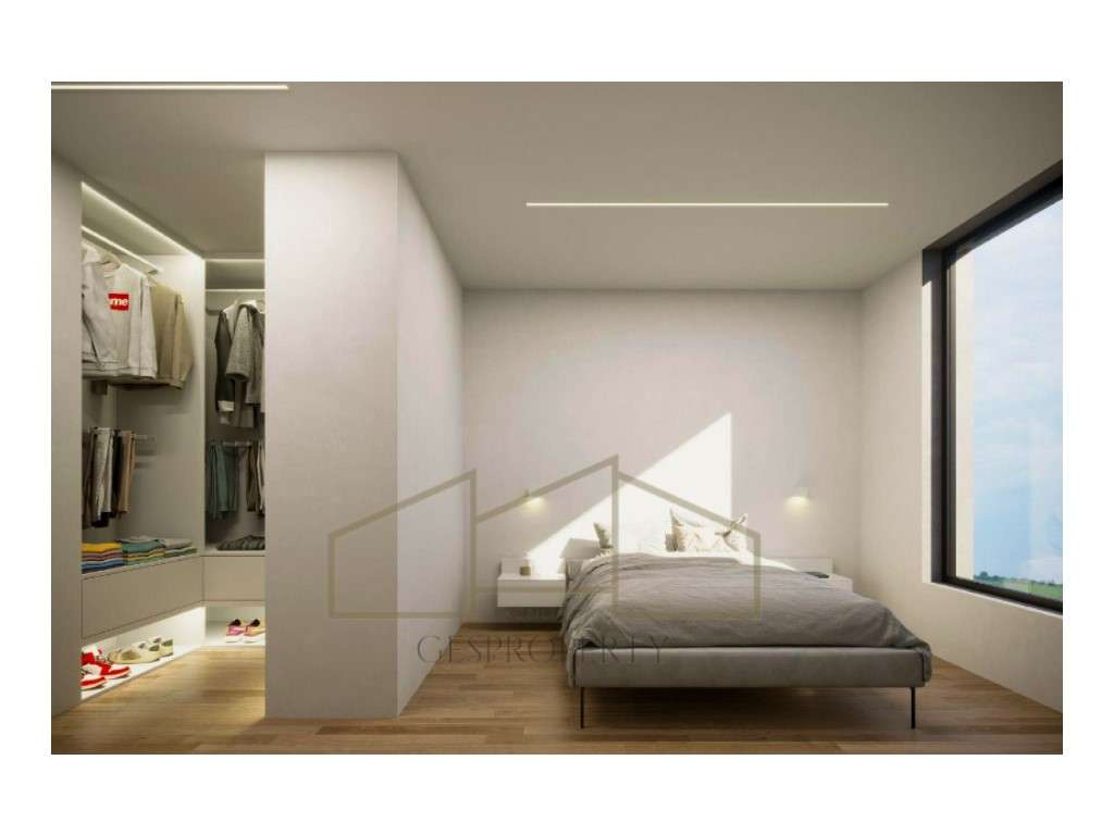 Moradia Isolada T4 com Piscina na Aroeira-13