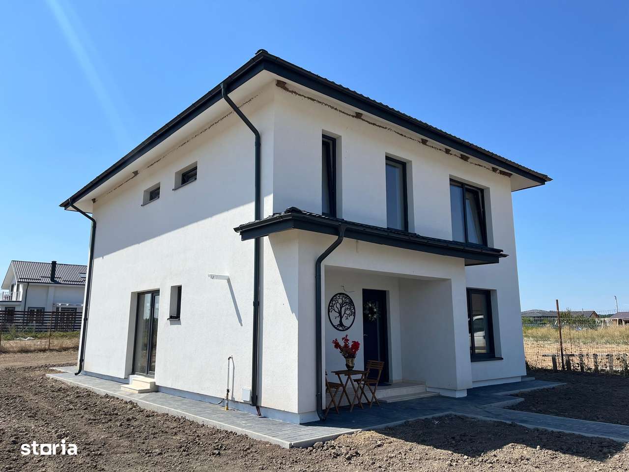 Casa la cheie - 163mp utili + teren 704 mp - cel mai mare din zona-4