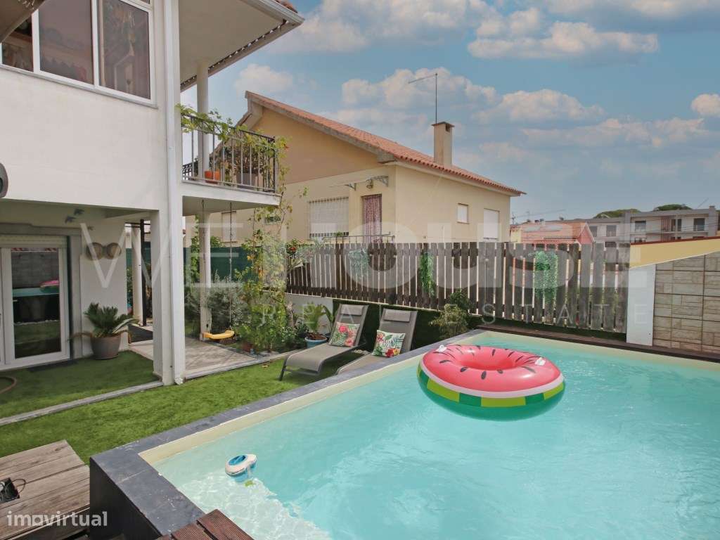 Oásis Urbano: Moradia T3 com Piscina e Potencial para T1 Independente-43