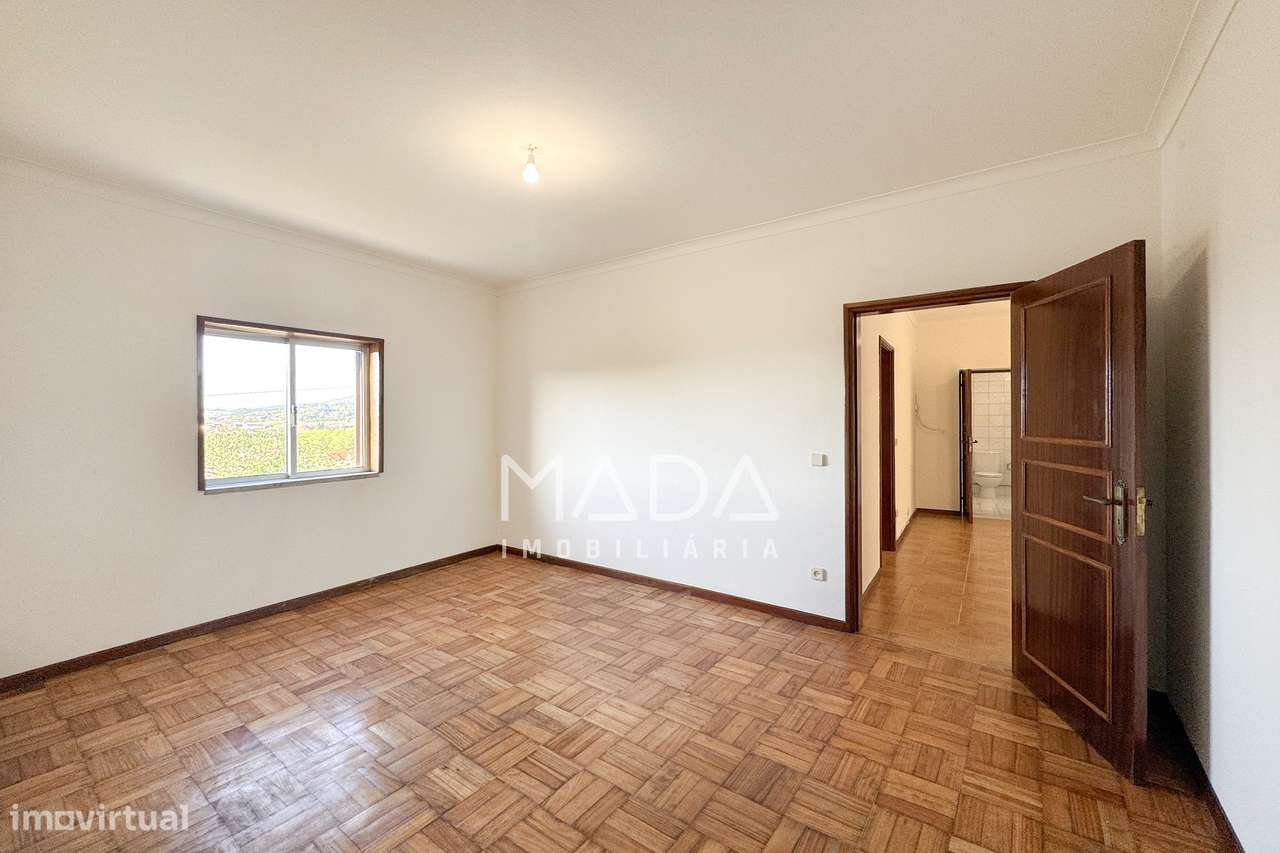 Moradia T2 individual c/480m2 de terreno e anexos em Escudeiros, Braga-18