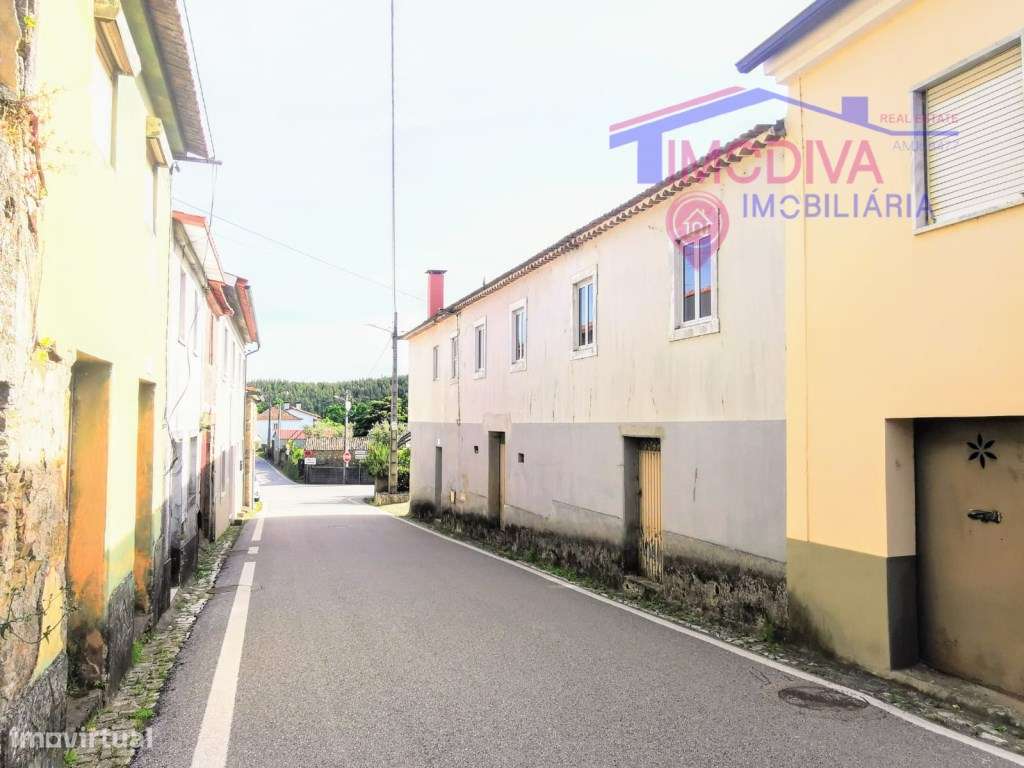 Moradia T4 com anexos no centro de Vila Facaia, Pedrogão Grande - Grande imagem: 4/40