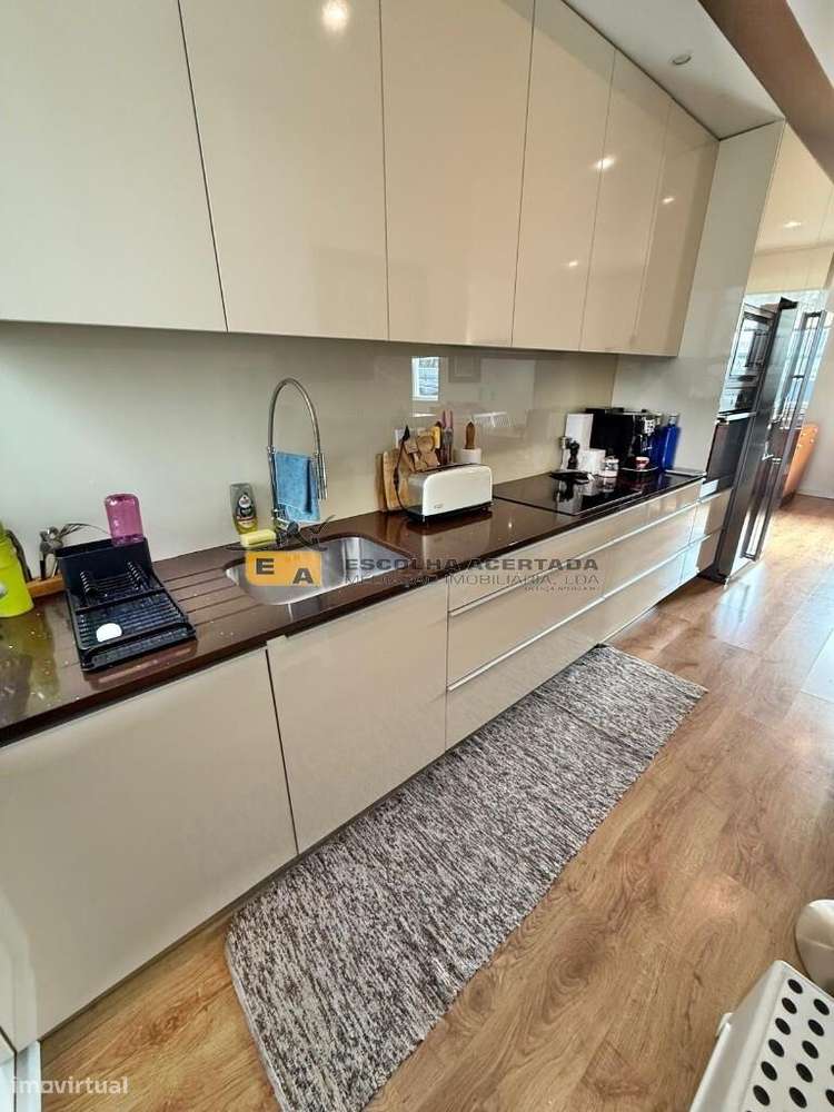 Moradia V4 – Transformada em V2, na Senhora da Hora - Grande imagem: 2/37