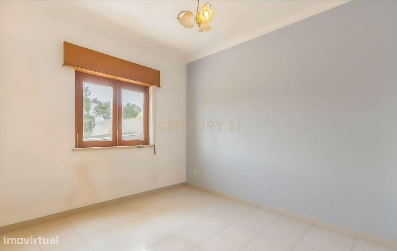 Quinta do Conde - Moradia Isolada de 3 assoalhadas para remodelação, c-7