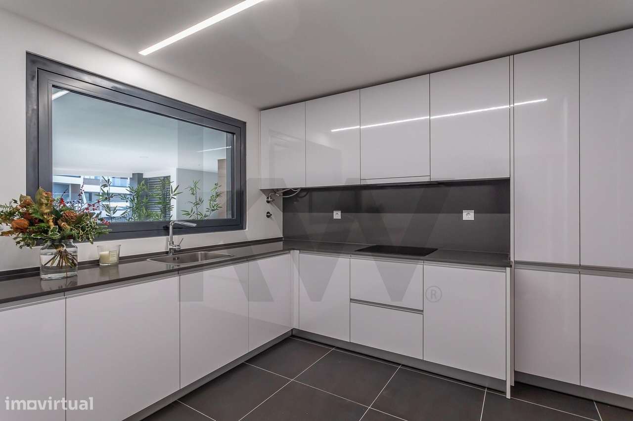 Apartamento T2 com amplo terraço no SkyCity | Serra de Carnaxide - Grande imagem: 3/26