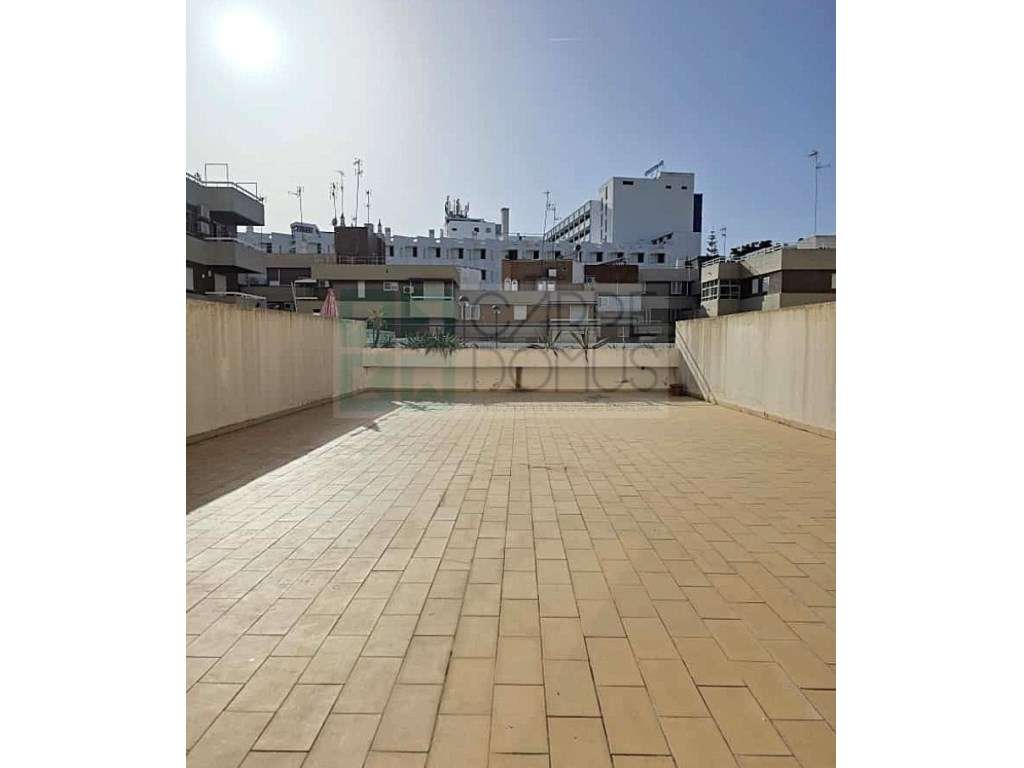 Apartamento T2 com terraço e garagem no centro de Monte Gordo, Alga... - Grande imagem: 5/29
