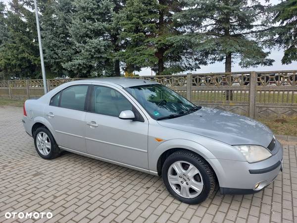 Ford Mondeo 1.8 16V Ghia - 14