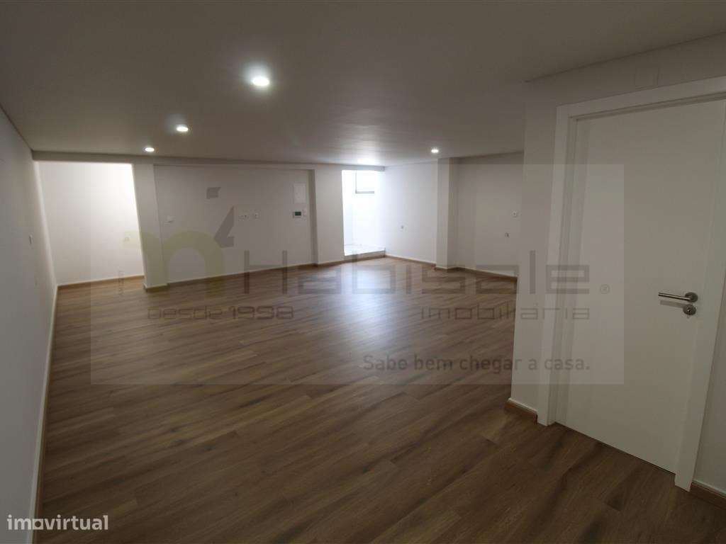 Moradia V3 +1 com piscina em Barcarena-15