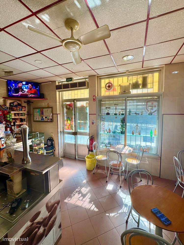 Loja para venda em Camarate-5