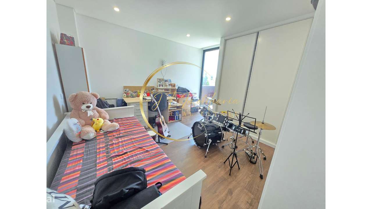Moradia T4 de Luxo com Jardim-42